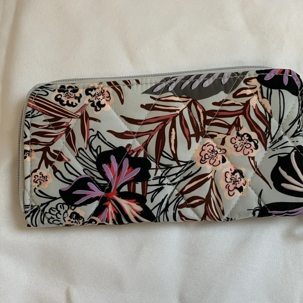 Vera Bradley Patterned Wallet. NWOT